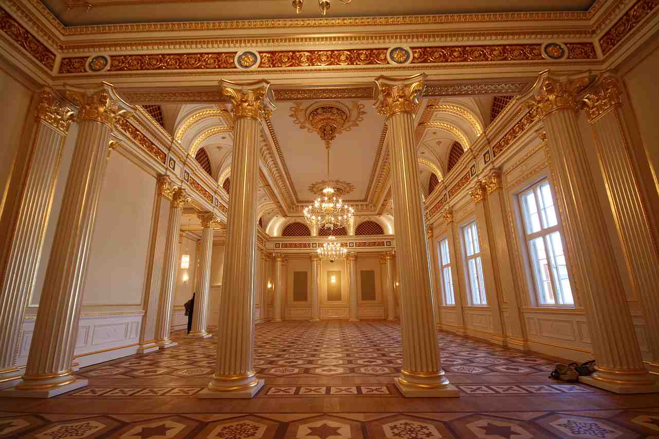 Gold Saal